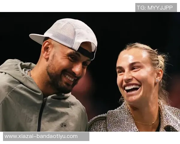 大罗携妻子现场观战网球性别大战与萨巴伦卡克耶高斯亲密合影留念